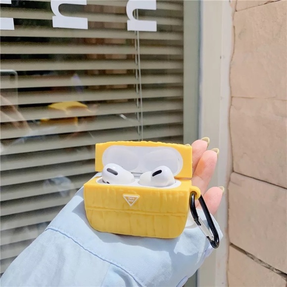 Black Apple AirPods Pro Case - Picture 2 of 3